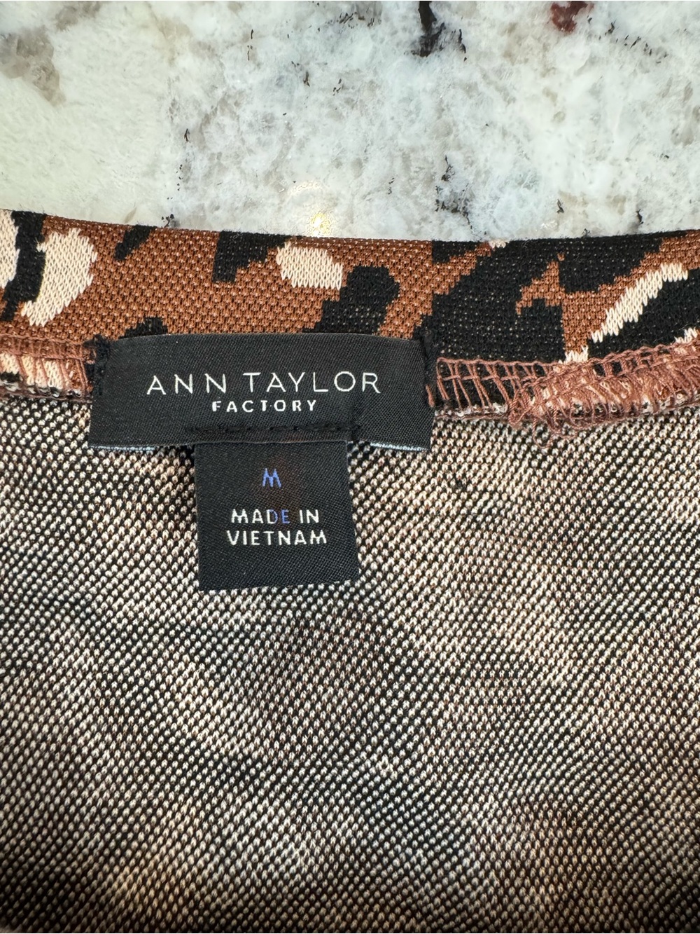 Ann Taylor Factory Leopard Print Short Sleeve Top Size Medium - Picture 5 of 9